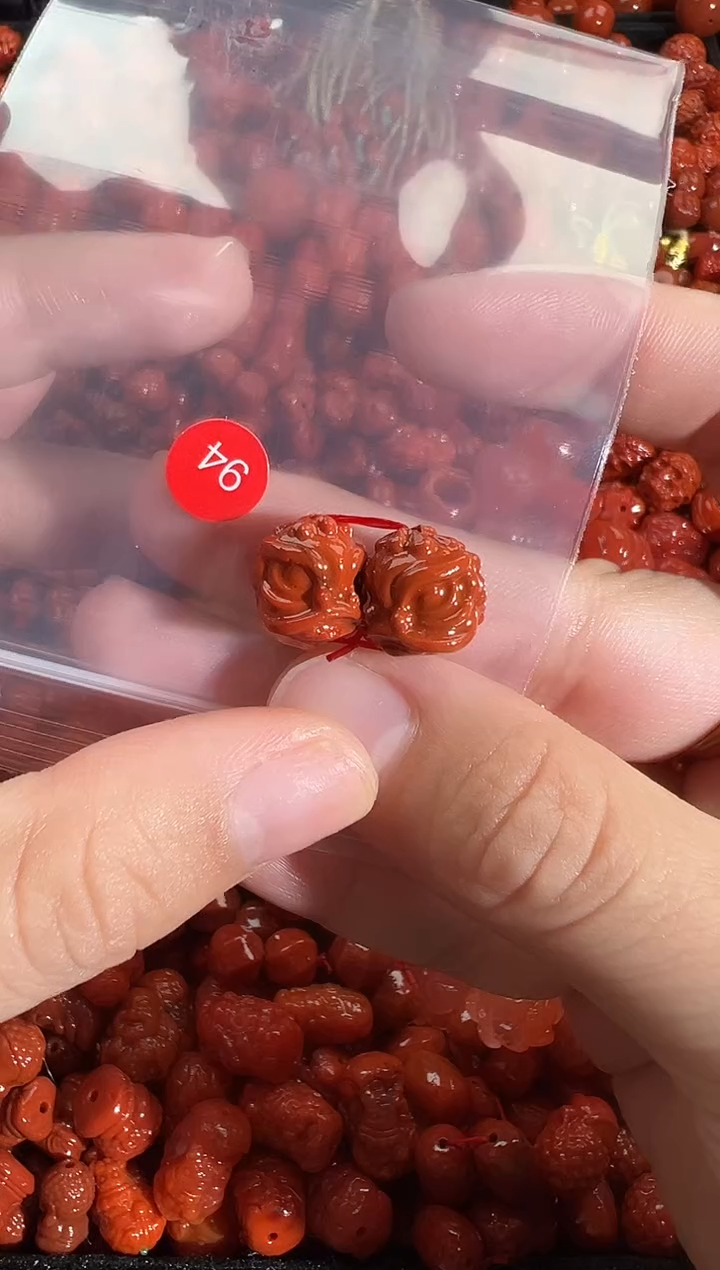 颈饰未镶嵌南红玛瑙1