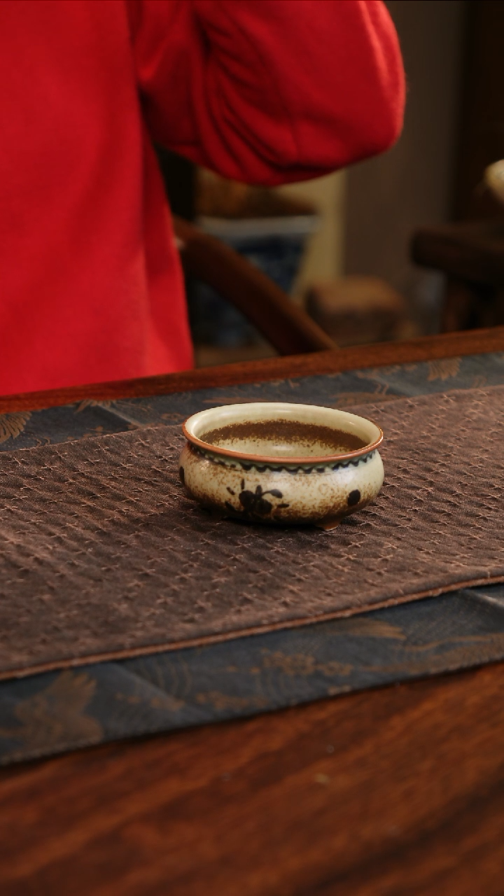 【闪购商品】杯子茗片集花卉三足小香炉