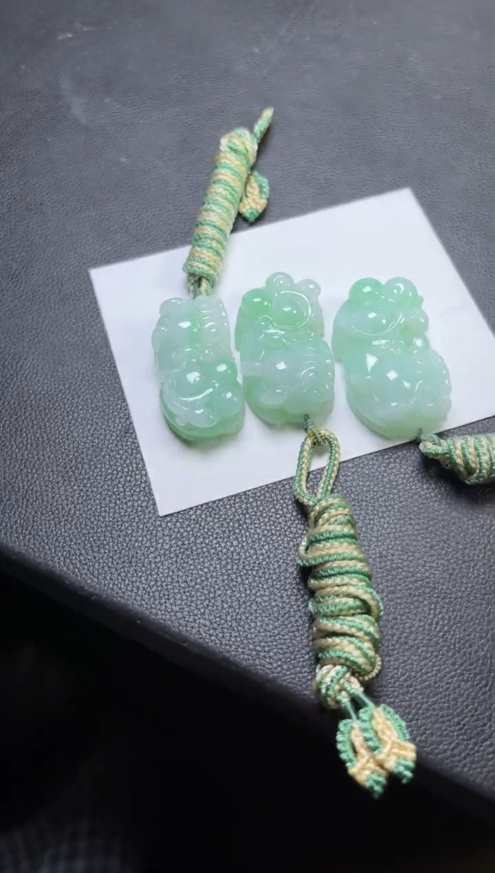 翡翠挂件未镶嵌多样性发一件貔貅