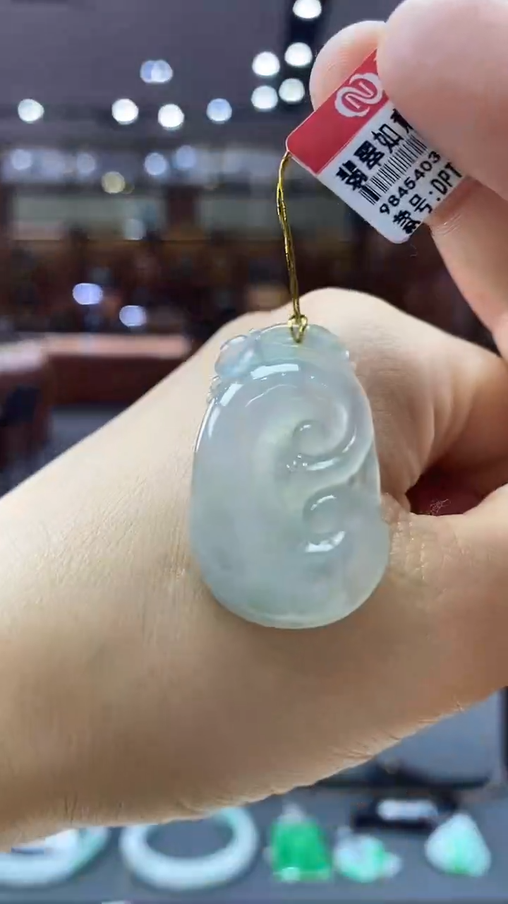 颈饰未镶嵌翡翠如意