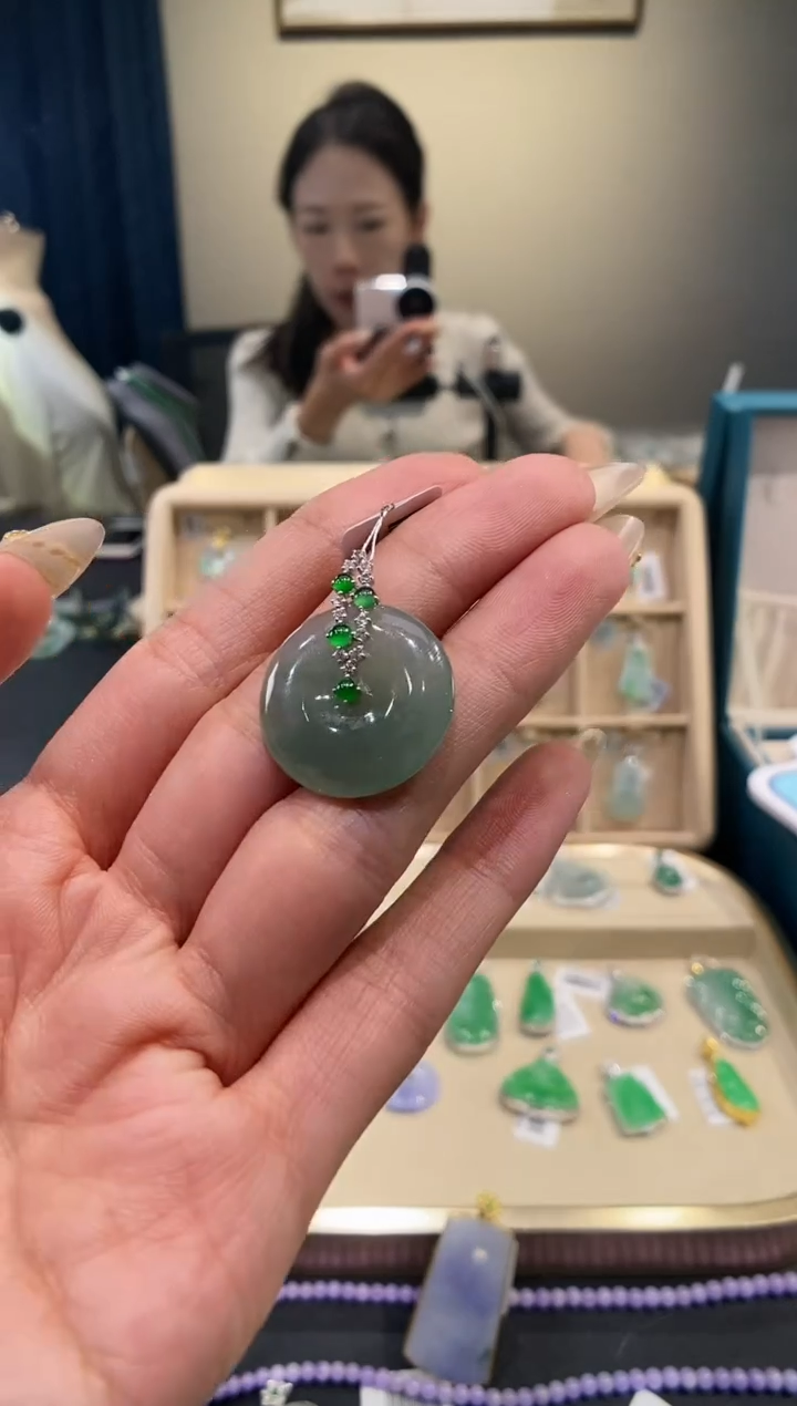 【闪购商品】翡翠吊坠(不含链)18K金镶嵌平安扣