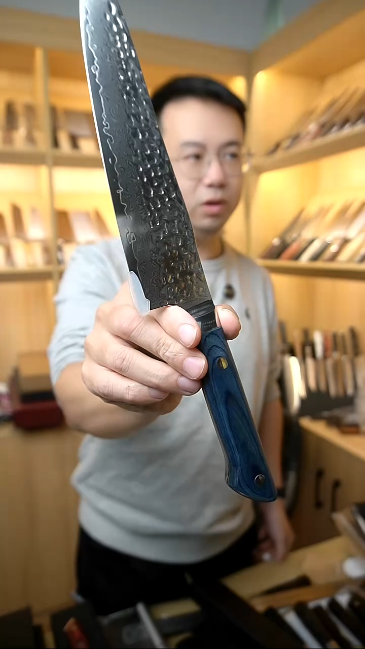 大马士革钢蓝色彩木柄锤纹牛刀