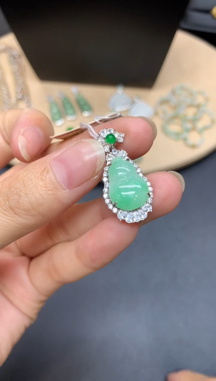 【闪购商品】翡翠吊坠(不含链)银S925镶嵌葫芦【多样性发其一】