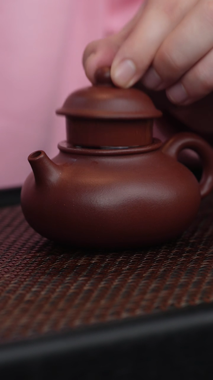 【闪购商品】宜兴紫砂原矿半手容天紫泥170cc左右