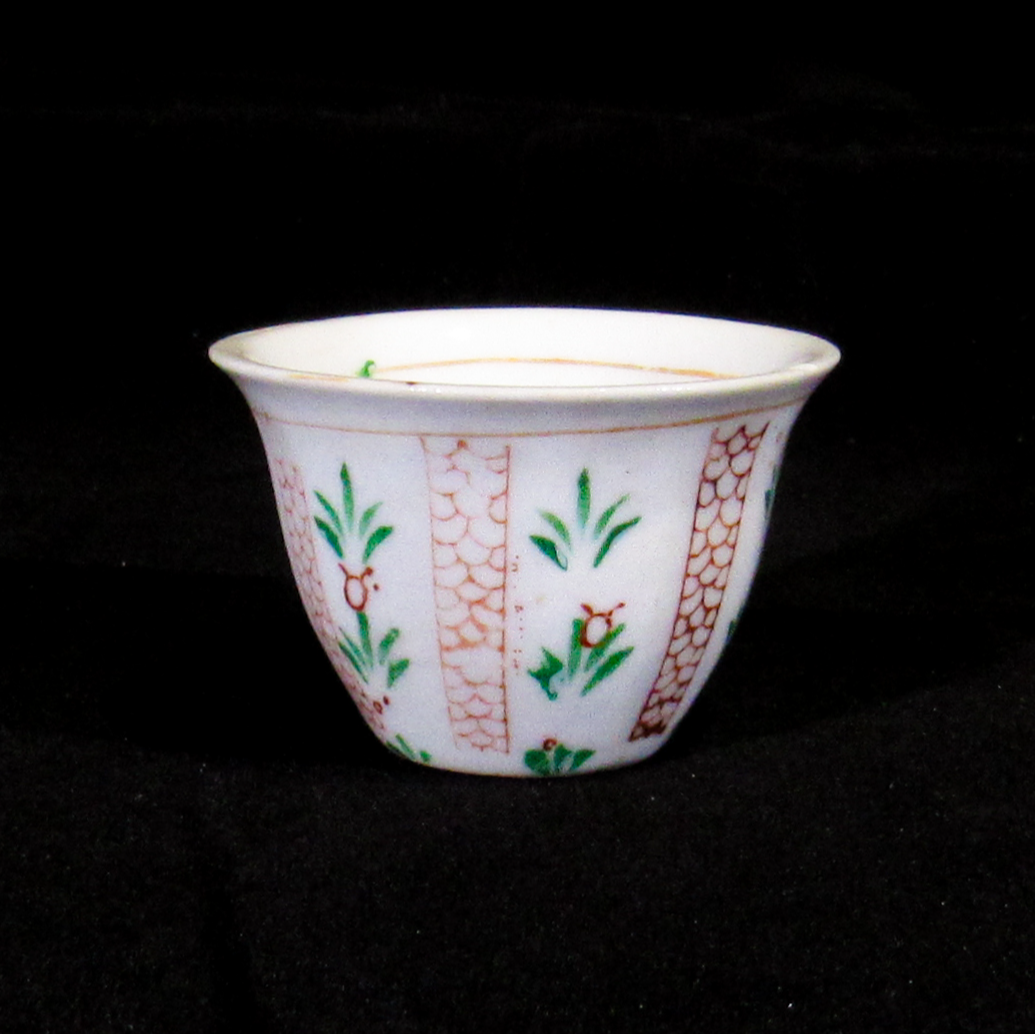 MA000001---60年代十二棱红绿彩兰花杯（艺术瓷厂）