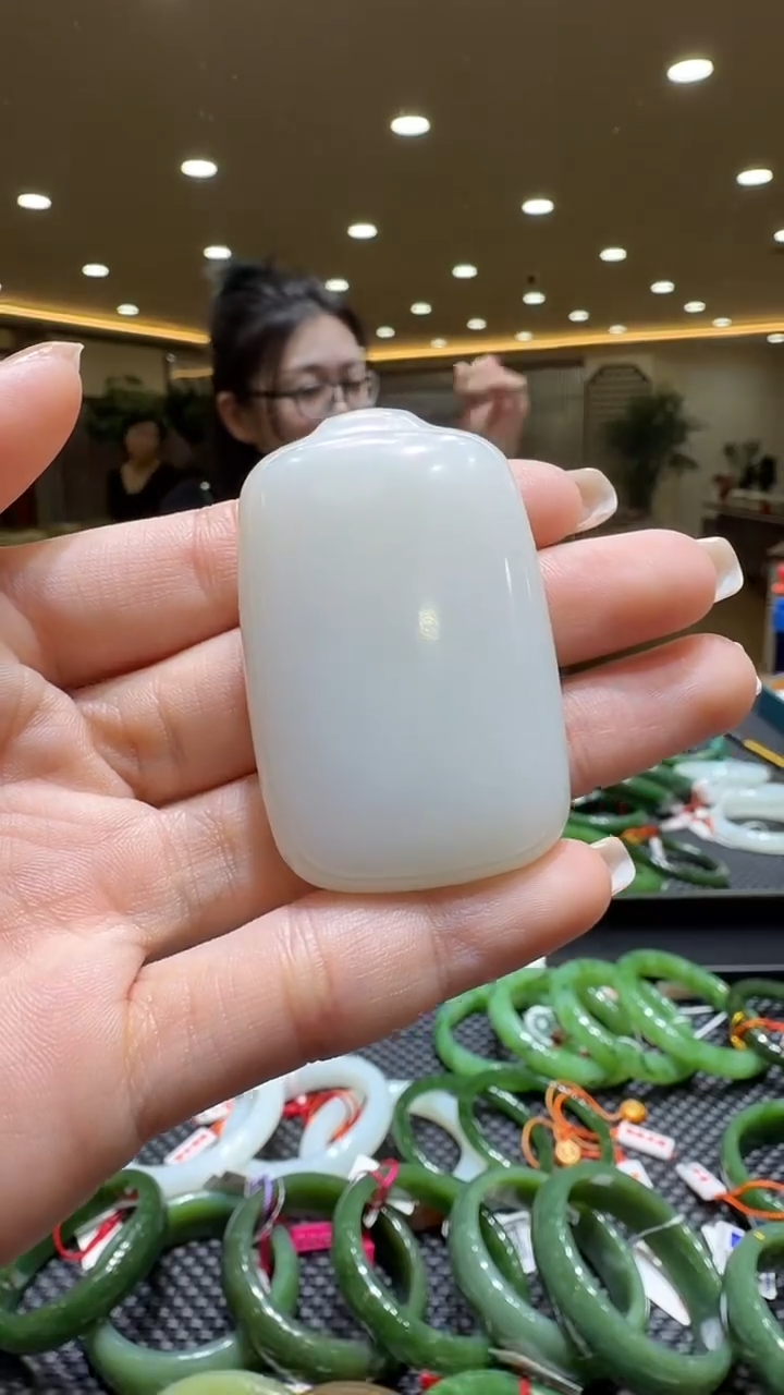 颈饰未镶嵌和田玉挂件