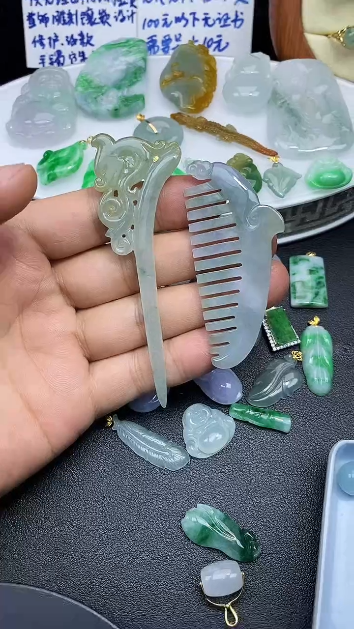 颈饰未镶嵌翡翠吊坠