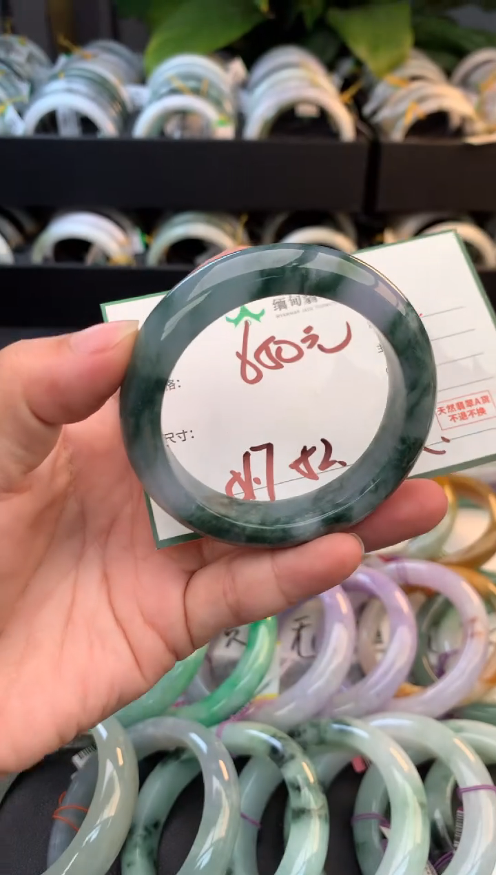 未镶嵌定制翡翠H****n毛货需精细抛光+多人