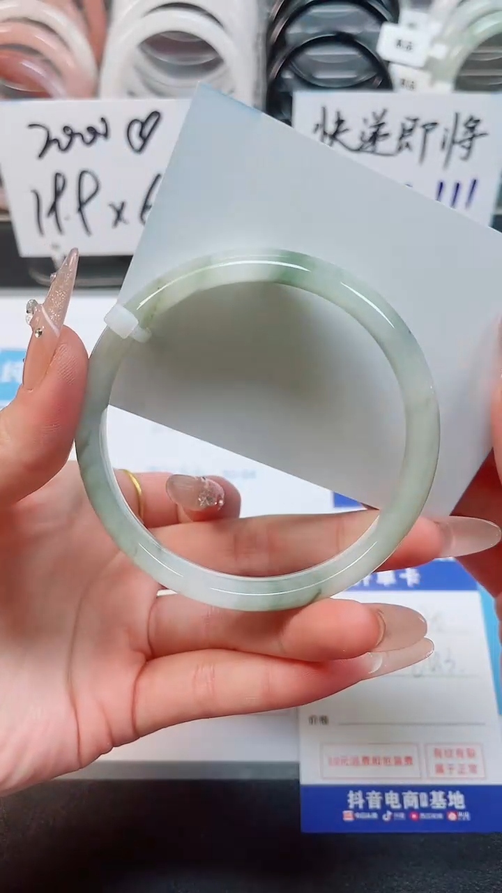 【闪购商品】石英质玉手镯未镶嵌30