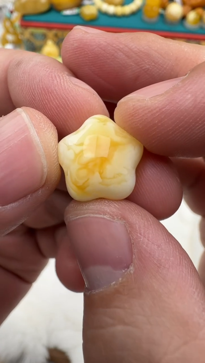 蜜蜡未镶嵌珠宝奇石HZ018