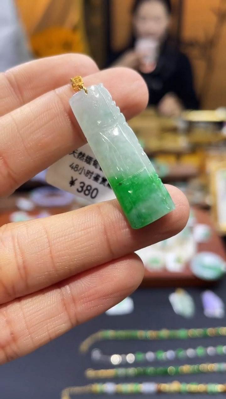 颈饰18K金镶嵌翡翠竹节