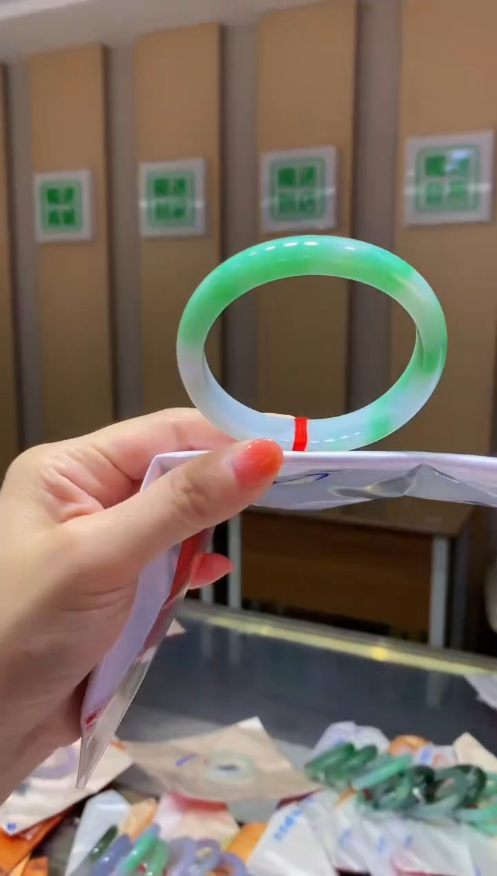 翡翠手镯（贵妃镯）未镶嵌-XX4 圈口57