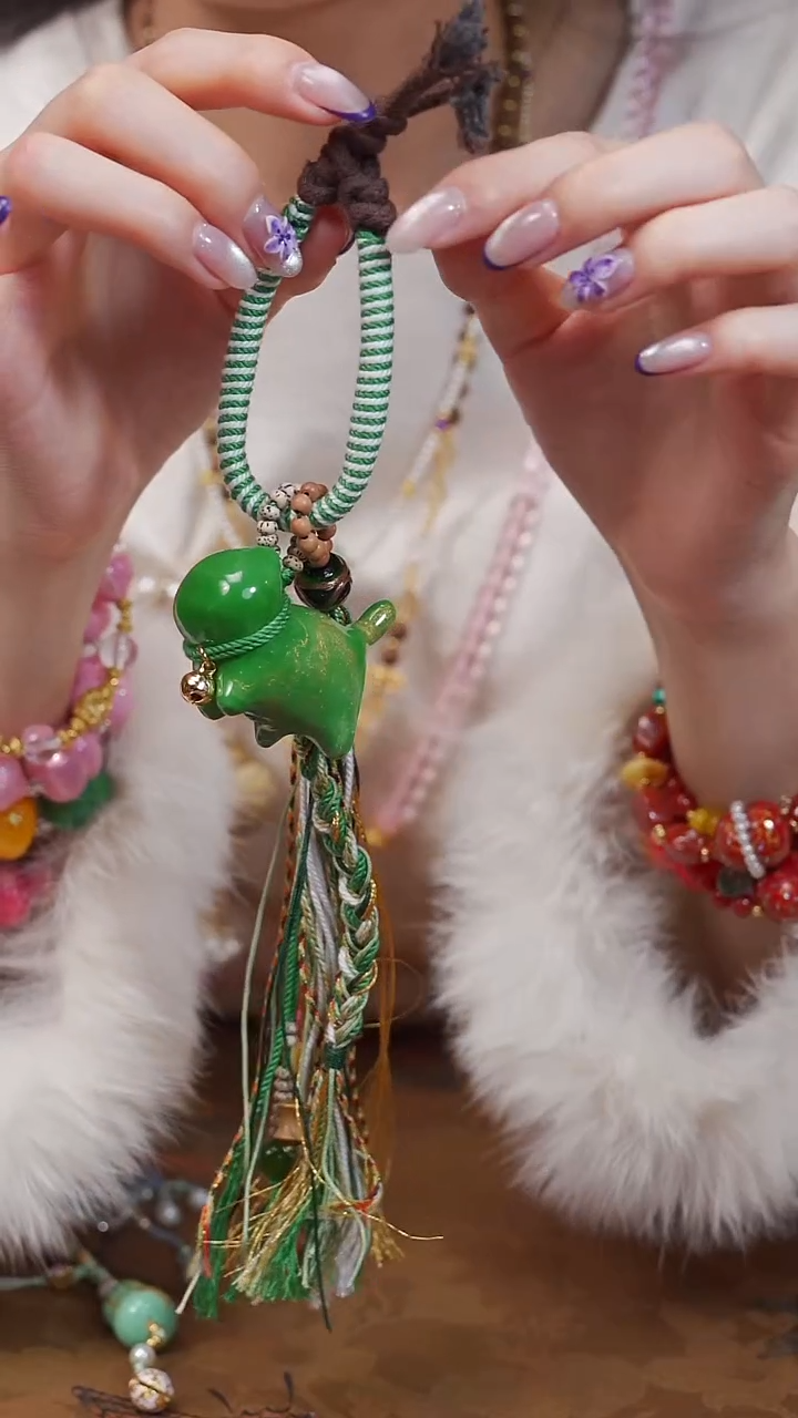 296漆猫挂件------48