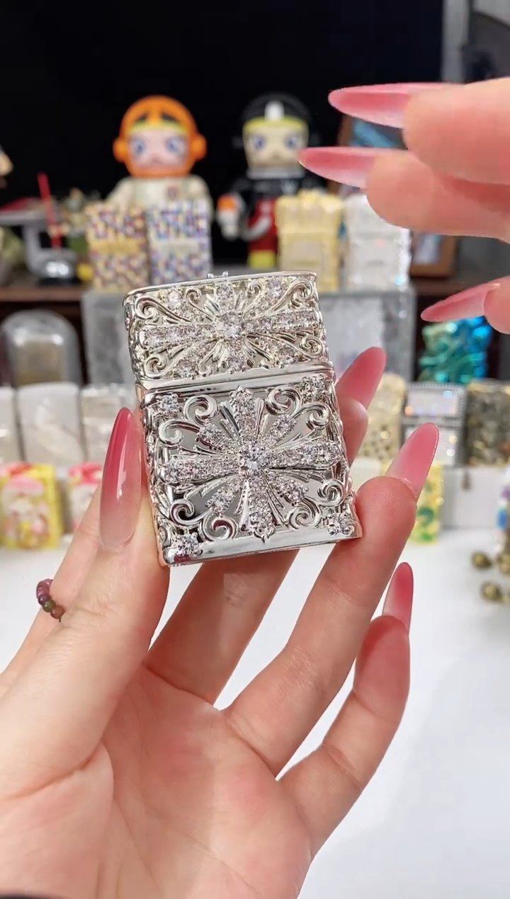 铜【仅此一单先到先得】满钻克罗心 VG礼盒礼袋+油x1+火石x1+礼包x1