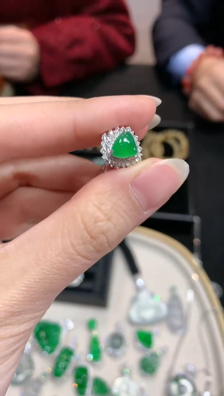【闪购商品】翡翠戒指18K金镶嵌W677|8800