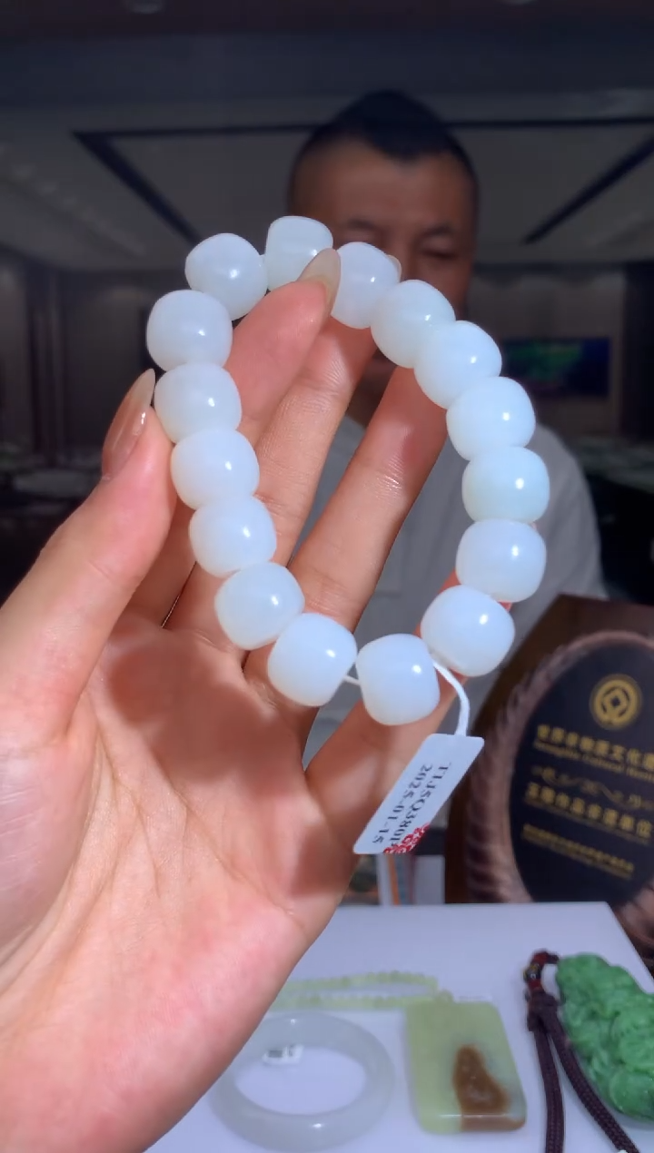 【闪购商品】定制和田玉Boss阳天然和田玉（拍一发一）