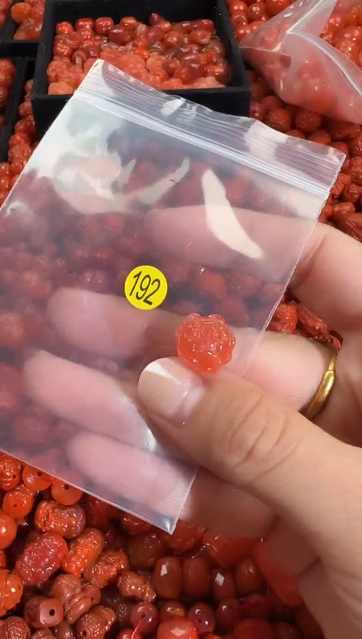 颈饰未镶嵌南红玛瑙1