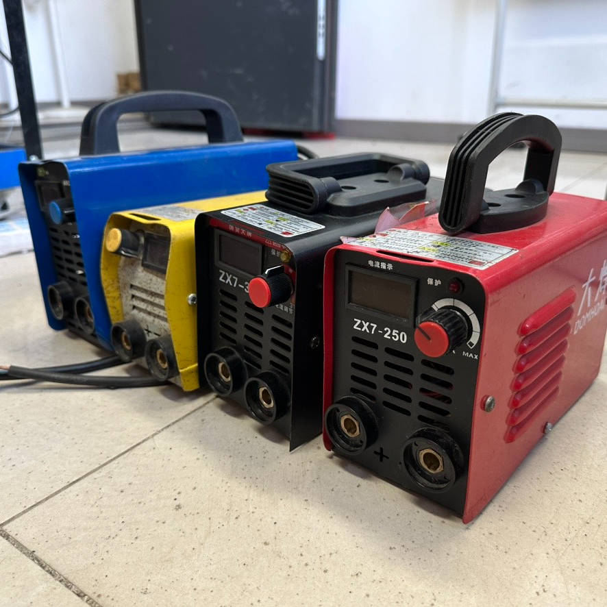 大焊微瑕迷你型家用小焊机便携智能式家用220v'电焊机