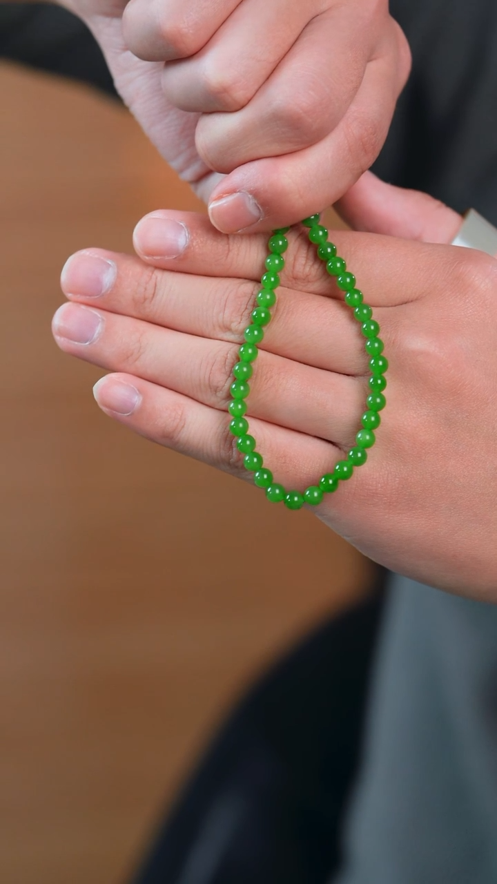 未镶嵌手串和田玉（碧玉）5.2mm果绿色单圈