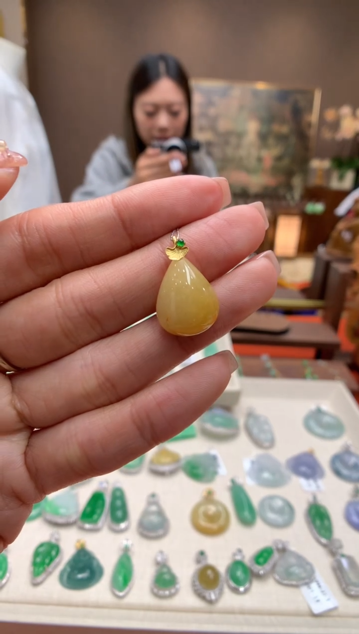 【闪购商品】翡翠颈饰18K金镶嵌水滴