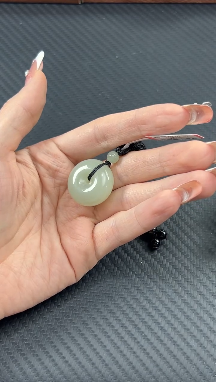 【闪购商品】和田玉吊坠(赠链)未镶嵌且末金山微色差平安扣