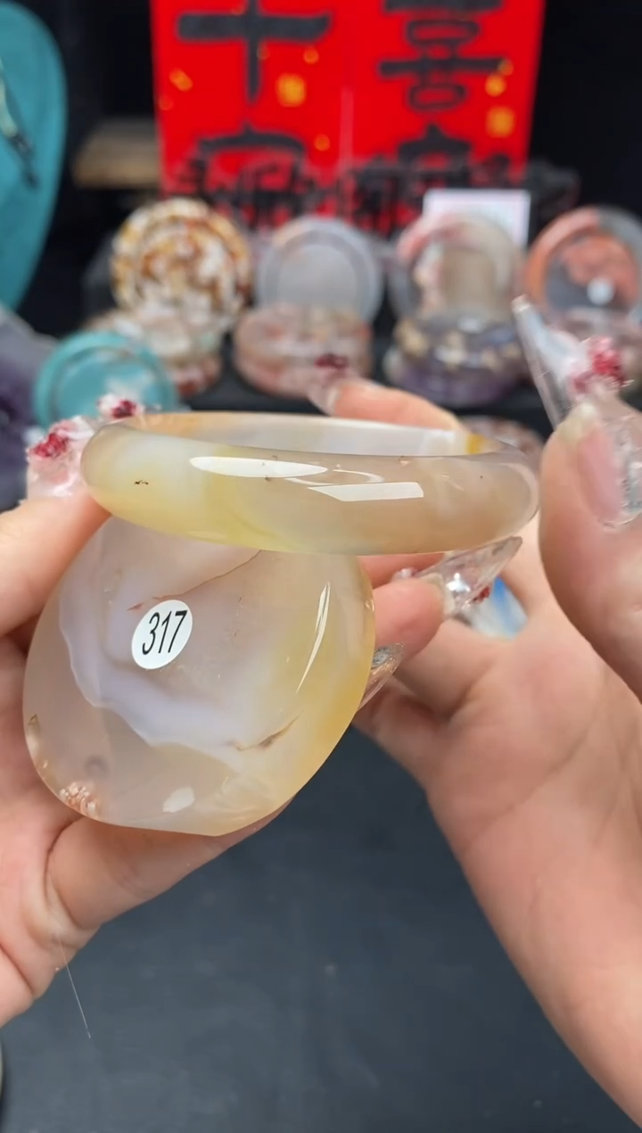 【闪购商品】石英质玉手镯（圆镯）未镶嵌55