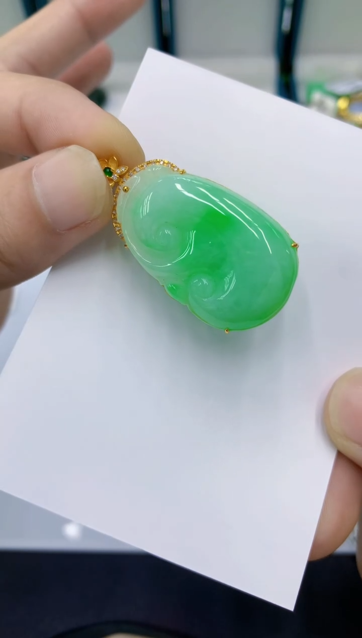 颈饰18K金镶嵌翡翠翡翠