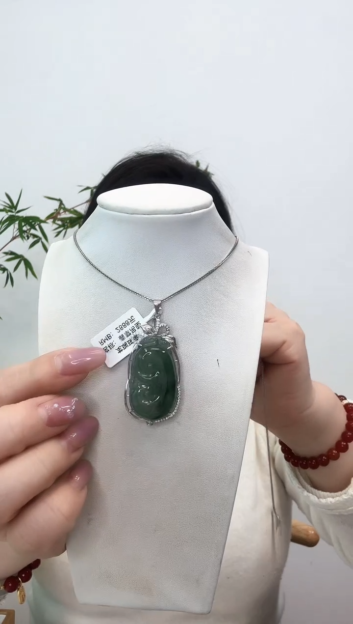 【闪购商品】翡翠吊坠(赠链)银S925镶嵌如意