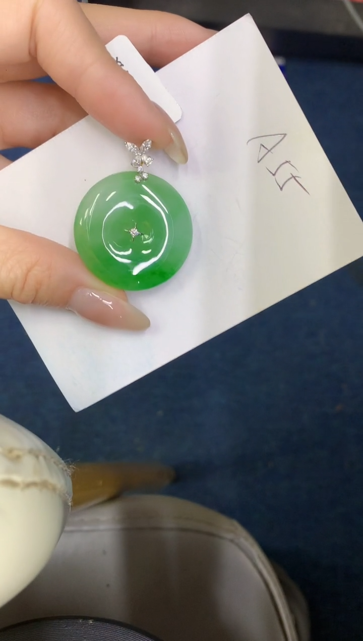 翡翠18K金镶嵌颈饰缅甸天然翡翠A货