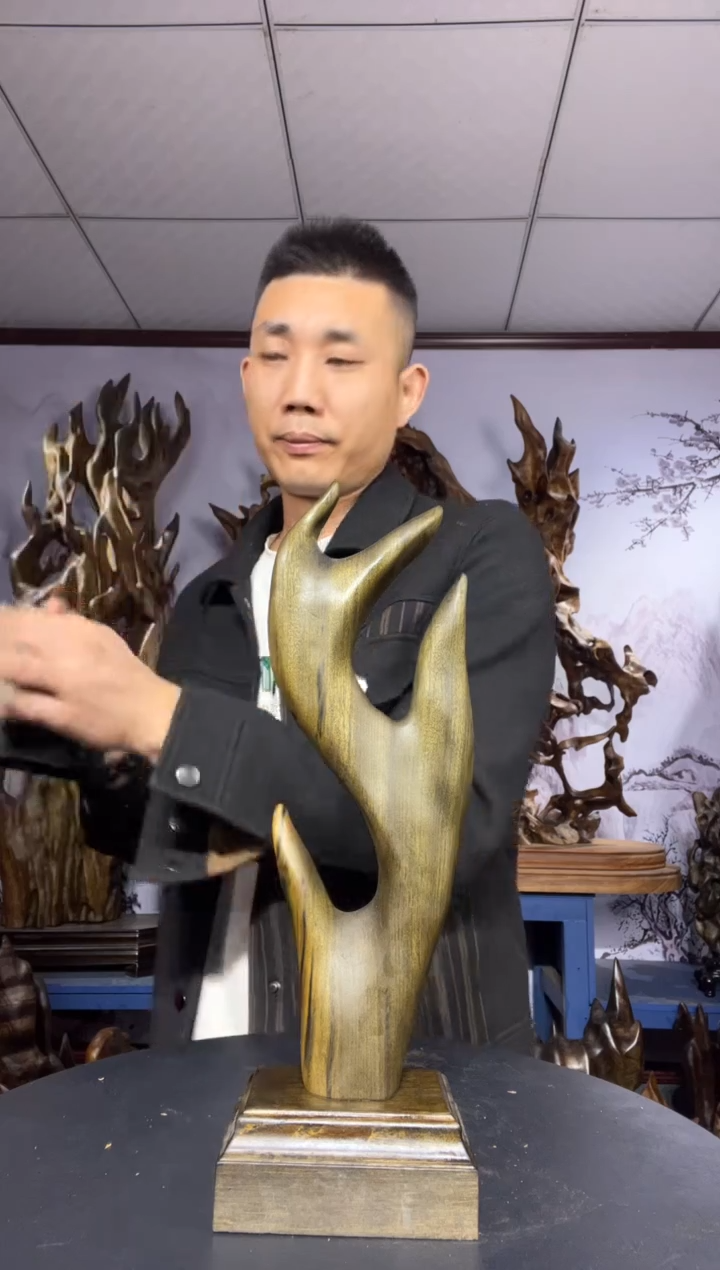 金丝楠木雕款神**灵金丝楠木工艺品摆件