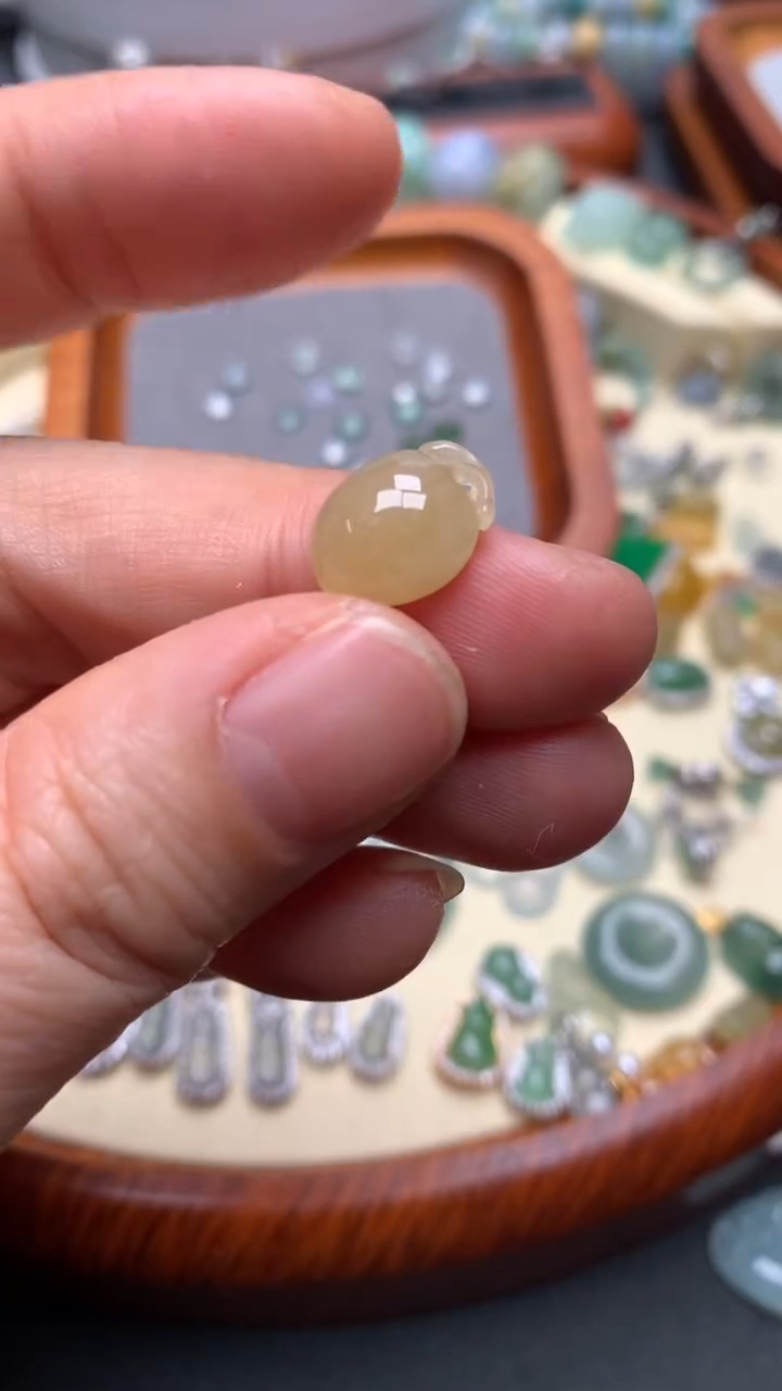 【闪购商品】翡翠颈饰未镶嵌翡翠桃子