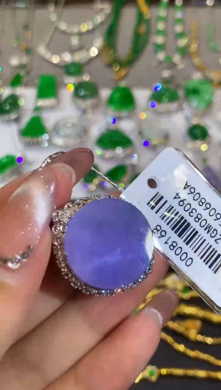 吊坠(不含链)18K金镶嵌翡翠治*?多样性发其一