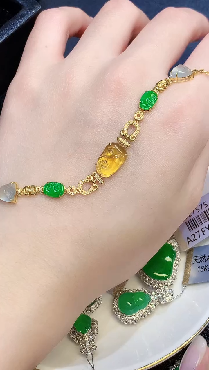 18K金镶嵌手链翡翠多样性发其一