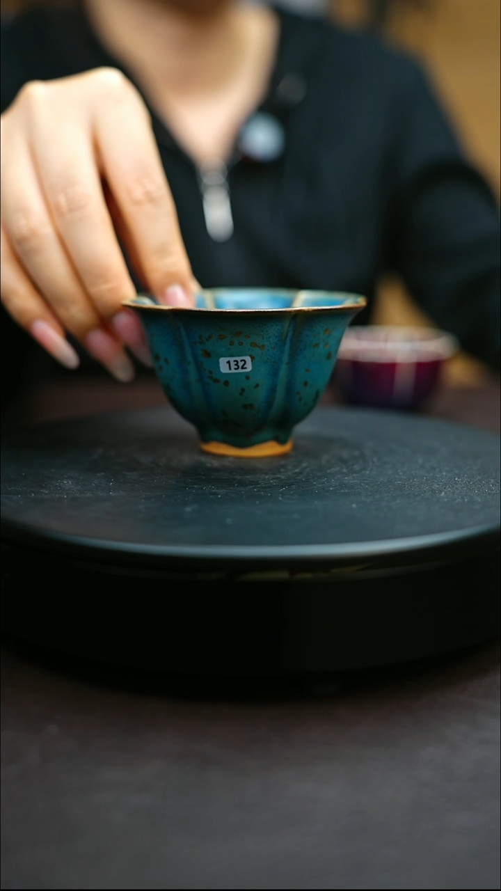 132#原矿钧瓷炉钧釉花口杯