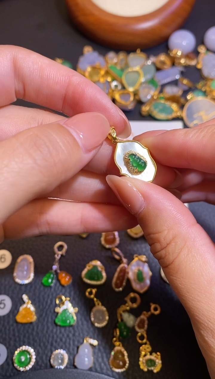 颈饰银S925镶嵌翡翠a货翡翠