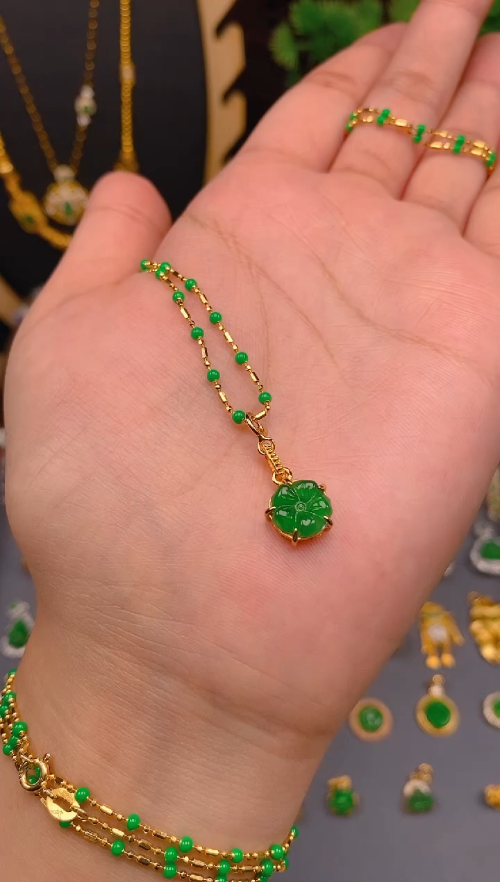 【闪购商品】翡翠吊坠(不含链)银S925镶嵌花花吊坠