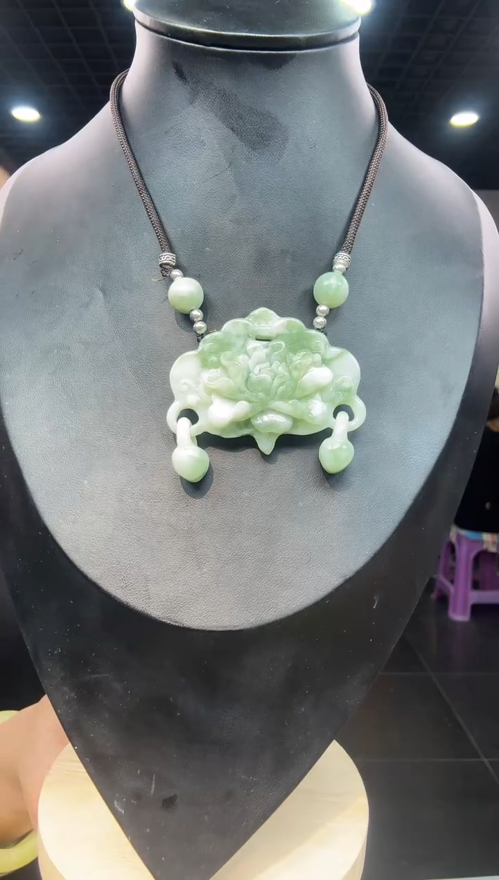 【闪购商品】岫玉颈饰未镶嵌老油翠牡丹花锁【外怀】