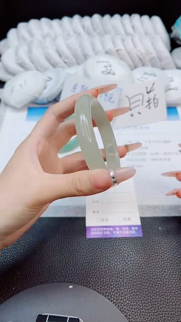 未镶嵌手镯石英质玉269-57.2