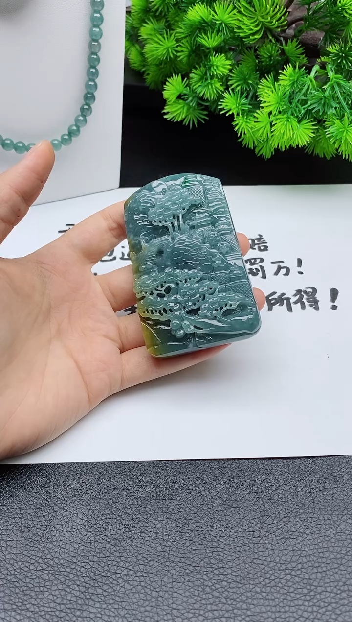 翡翠未镶嵌颈饰 