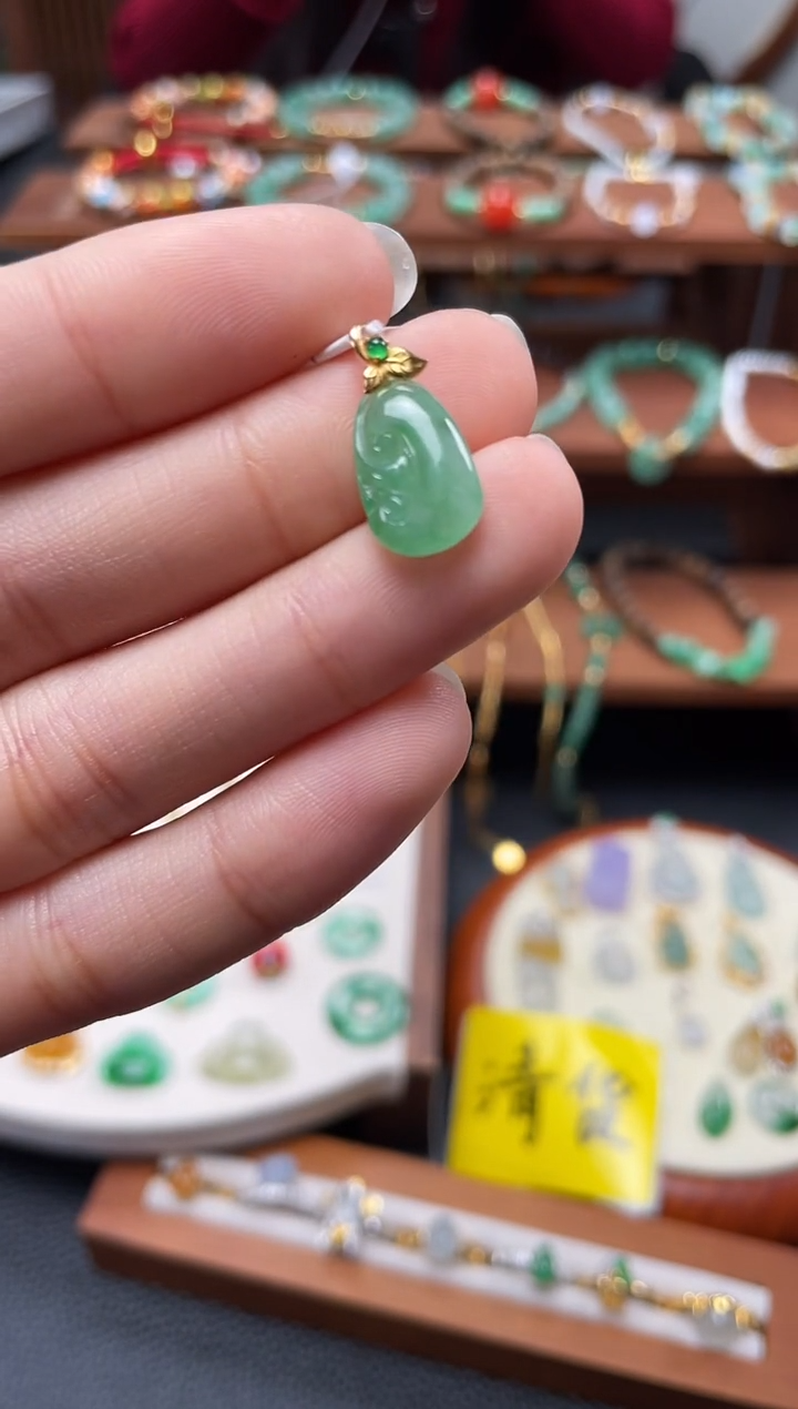 【闪购商品】翡翠吊坠(不含链)18K金镶嵌一个  JK701