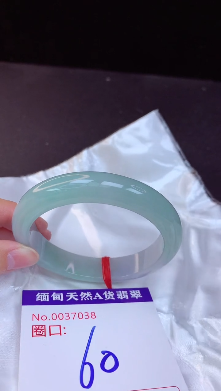 【闪购商品】翡翠手镯未镶嵌60+             