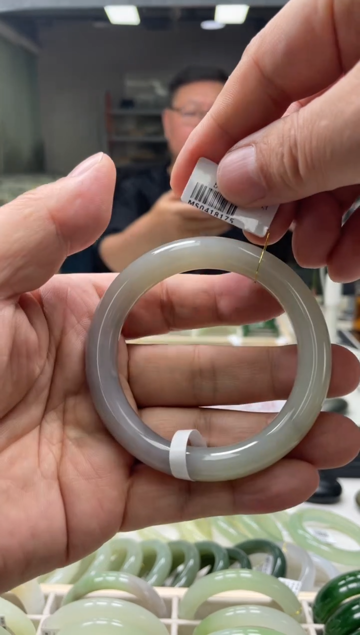 【闪购商品】和田玉手镯未镶嵌编码 8175圈口56-58