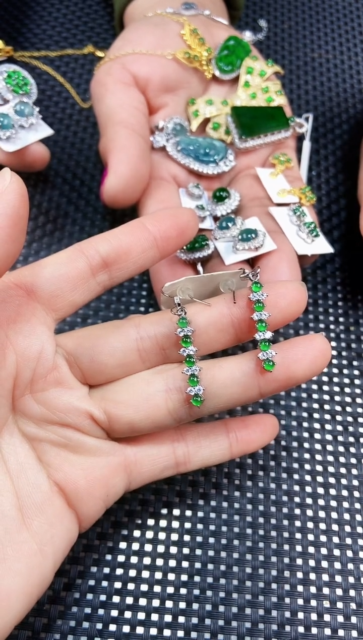 【闪购商品】翡翠耳饰未镶嵌11111111