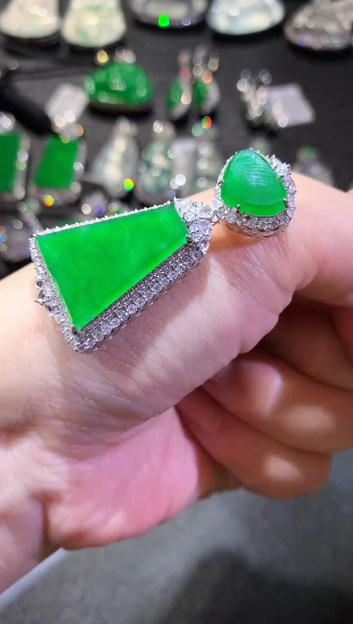 【闪购商品】翡翠吊坠(不含链)18K金镶嵌123-无事牌（多样性发货一件