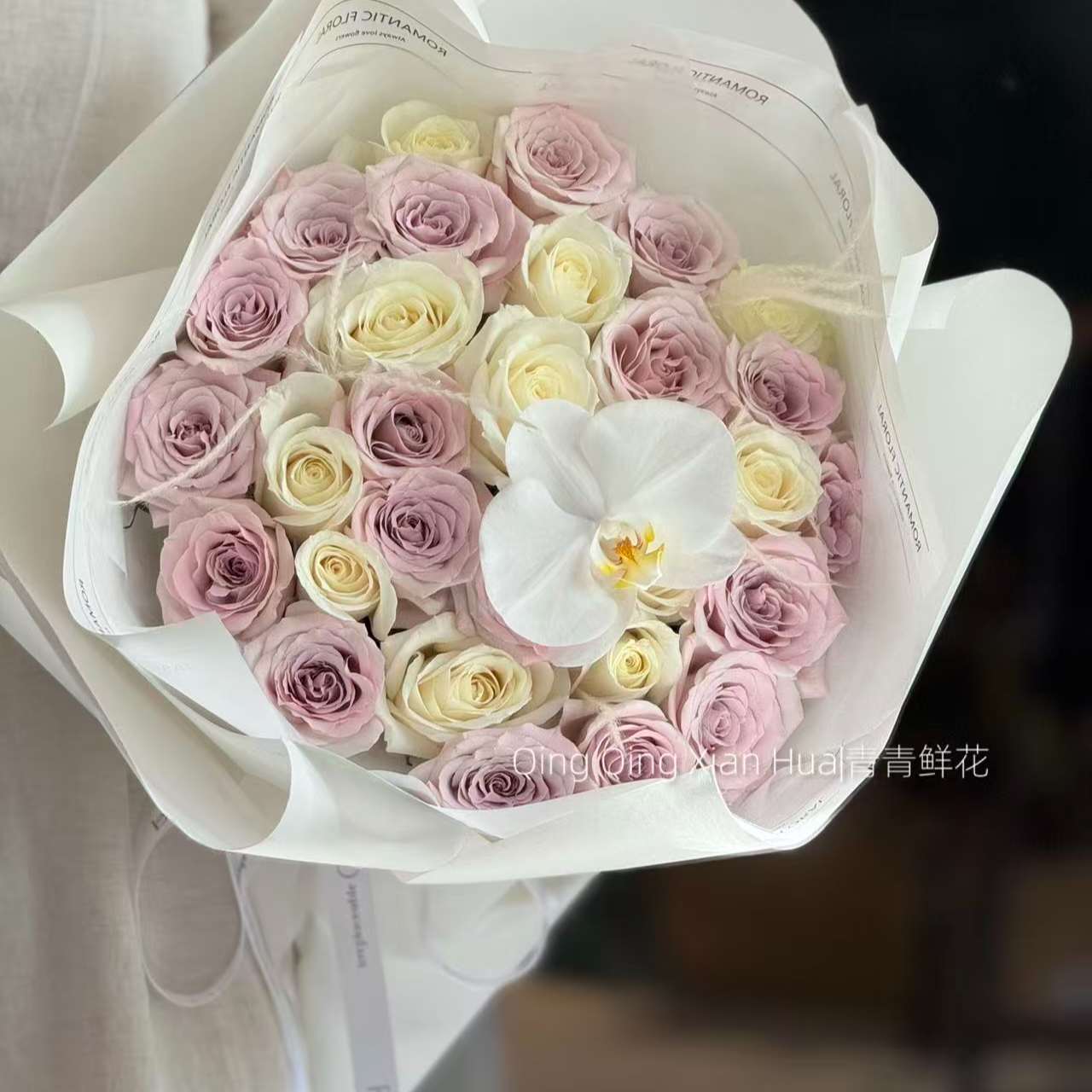   曼塔白玫瑰混搭花束