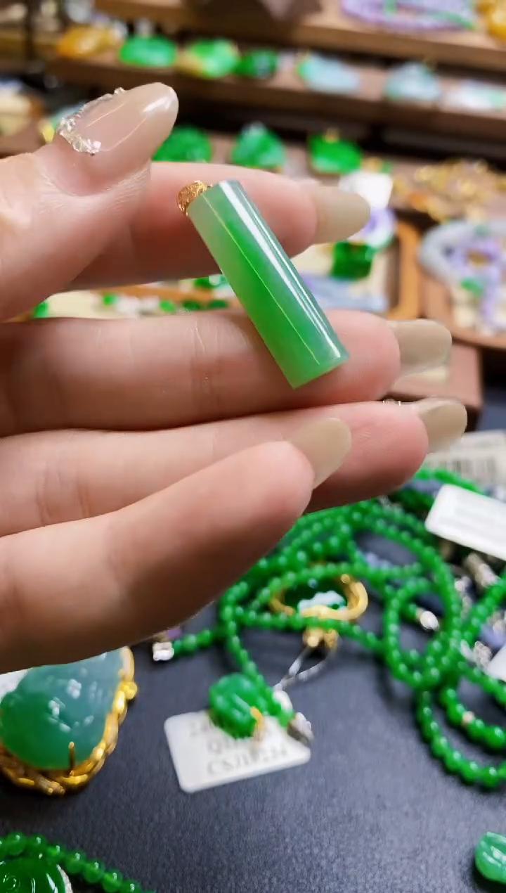 【闪购商品】定制翡翠18K金镶嵌吊坠