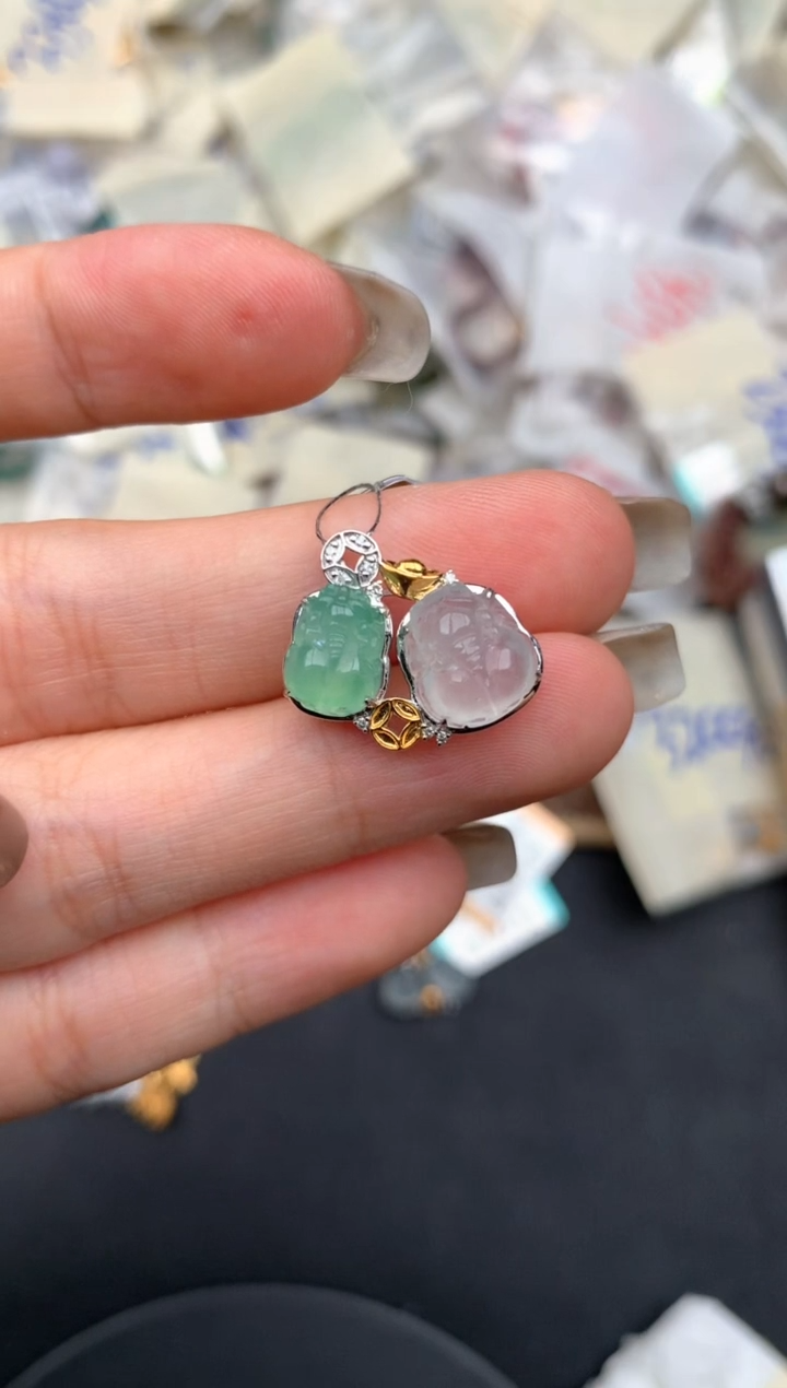 18K金镶嵌挂件翡翠一