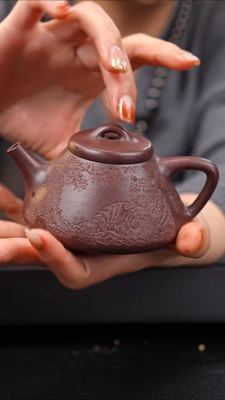 茶壶紫砂全手工四号井底槽青子冶石瓢刻绘底部刻绘山水210cc赵帅