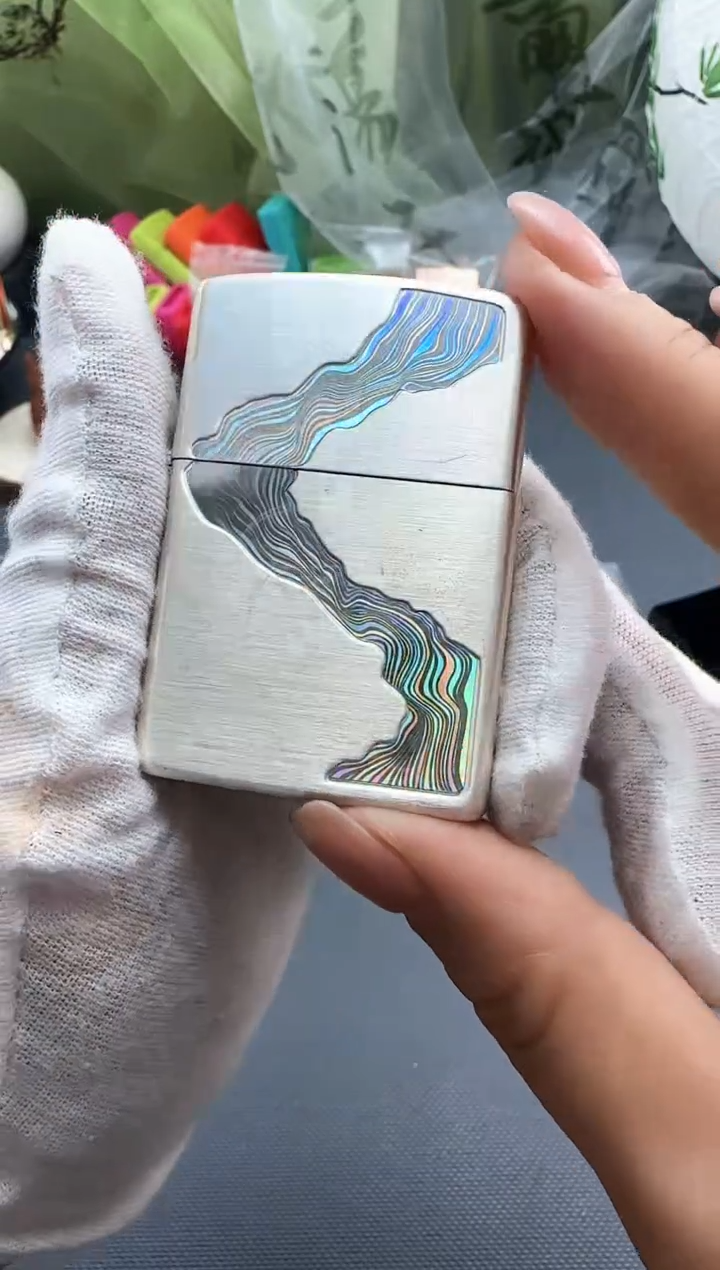 黄铜二手煤油打火机川流不息