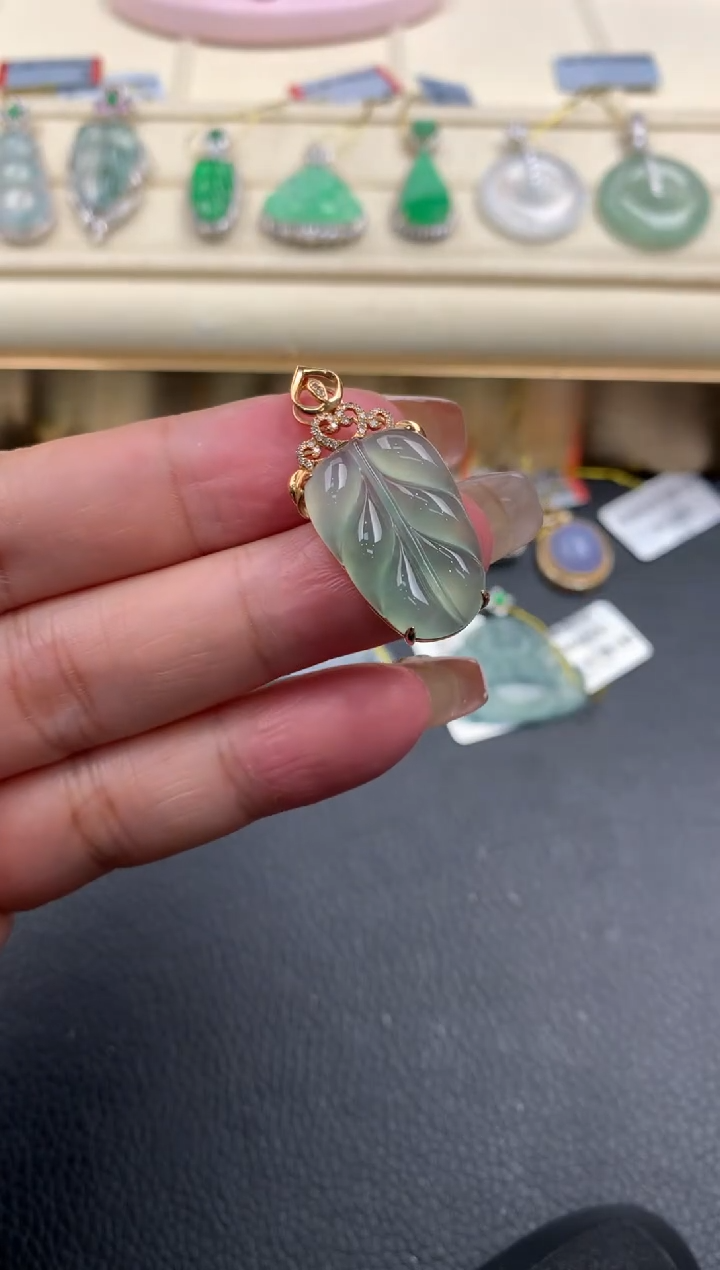 【闪购商品】翡翠颈饰18K金镶嵌Q248